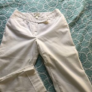 Loft, size 6, white lined capris